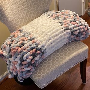 NEW ✨💕 Handmade Chunky Knit Blanket 💗🤍